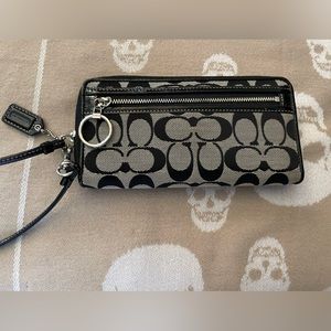 Coach logo wallet Like New